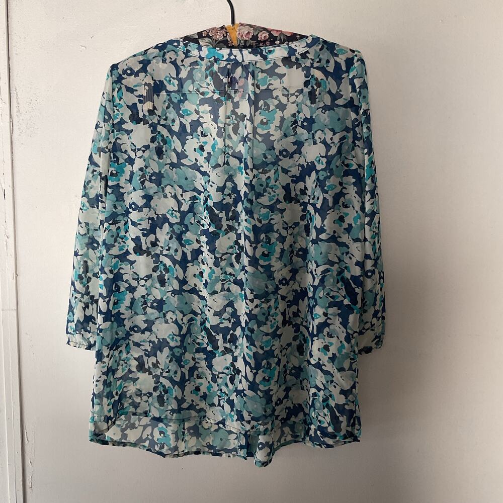 ELLE Blue Floral Chiffon Blouse Women Size M Sheer Button Front 3/4 Sleeve - Picture 5 of 5
